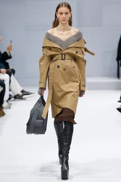 Look 15